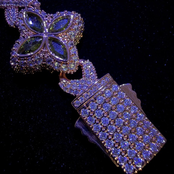 Iced R-Gold Deep Green Clover Flower - Picture 5 of 8